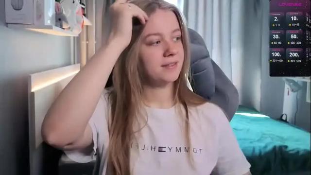 Image 2 of candy_meggie Stream on Chaturbate on 1 month ago