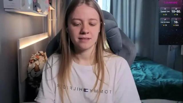 Image 3 of candy_meggie Stream on Chaturbate on 1 month ago