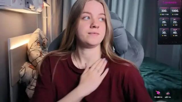 Image 4 of candy_meggie Stream on Chaturbate on 19 days ago