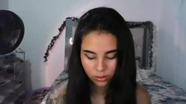 Image 4 of candyred_99 Stream on Chaturbate on 24 months ago