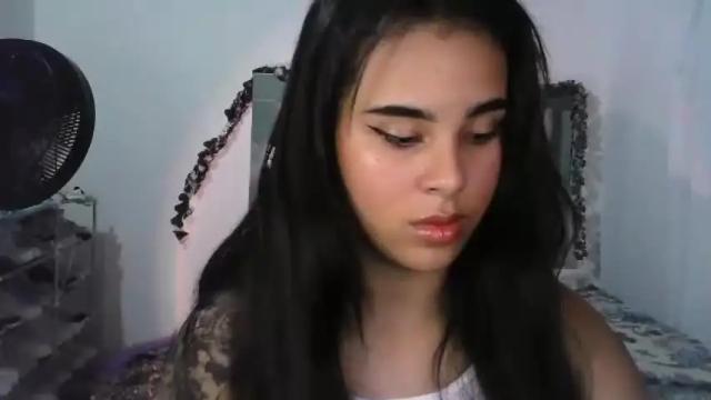 Image 7 of candyred_99 Stream on Chaturbate on 24 months ago