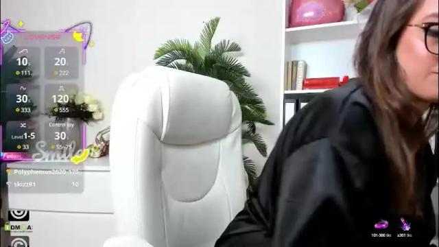 Image 2 of candywesst Stream on Chaturbate on 1 month ago