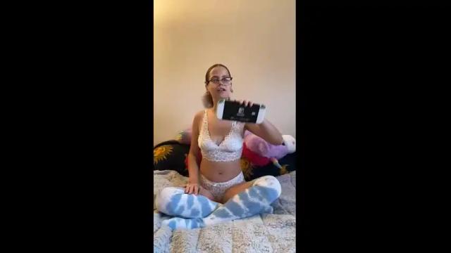 Image 2 of cannakams Stream on Chaturbate on 4 months ago