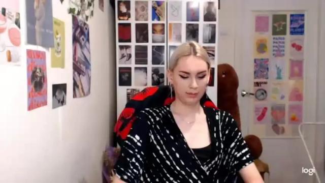 Image 4 of capricious00scorpio Stream on Chaturbate on 12 months ago