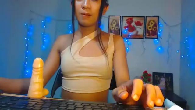 Image 2 of captivatingkatkat Stream on Chaturbate on 12 months ago