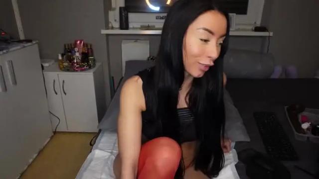 Image 12 of caramelladeluxe Stream on Chaturbate on 17 months ago