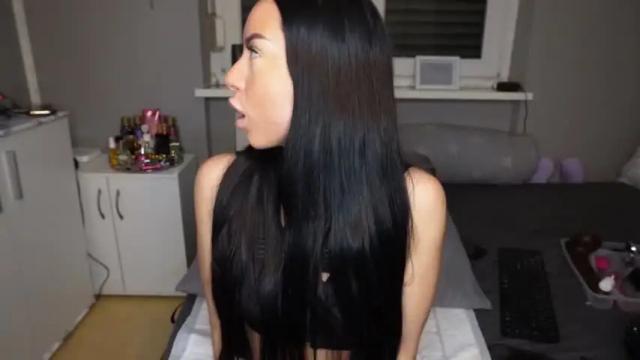 Image 6 of caramelladeluxe Stream on Chaturbate on 17 months ago