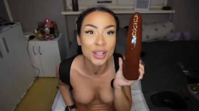Image 8 of caramelladeluxe Stream on Chaturbate on 16 months ago
