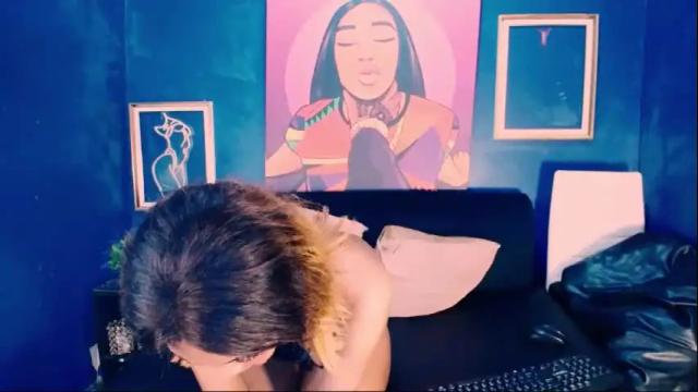 Image 6 of caramelminxxx Stream on Chaturbate on 1 month ago