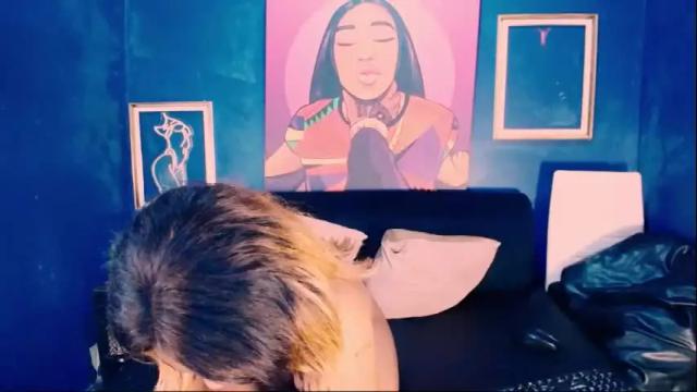 Image 8 of caramelminxxx Stream on Chaturbate on 1 month ago