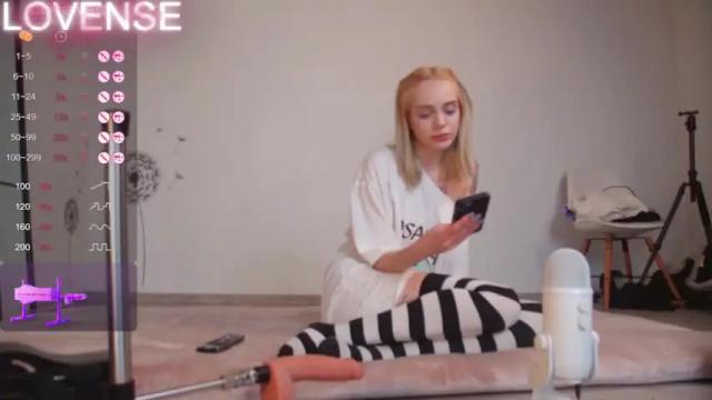 Image 4 of careful_i_bite Stream on Chaturbate on 13 months ago