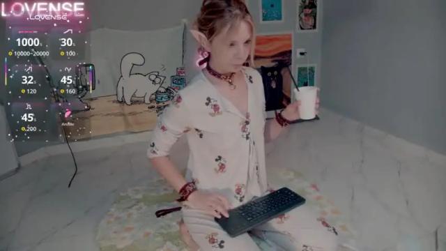 Image 4 of careful_i_bite Stream on Chaturbate on 2 months ago