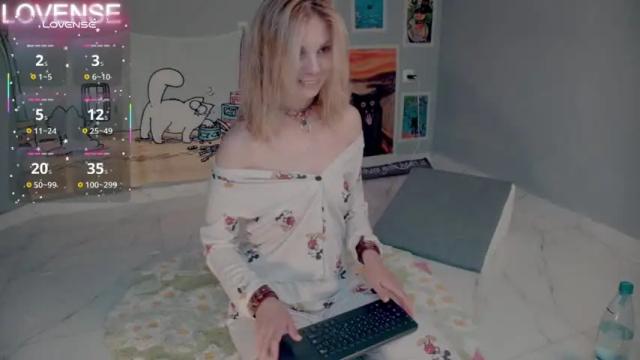 Image 2 of careful_i_bite Stream on Chaturbate on 2 months ago