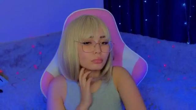 Image 3 of carefully_sofa Stream on Chaturbate on 14 months ago