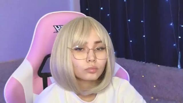 Image 2 of carefully_sofa Stream on Chaturbate on 14 months ago