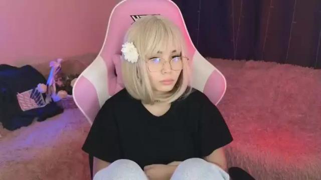 Image 4 of carefully_sofa Stream on Chaturbate on 13 months ago