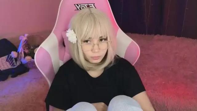 Image 8 of carefully_sofa Stream on Chaturbate on 13 months ago