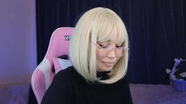 Image 12 of carefully_sofa Stream on Chaturbate on 13 months ago