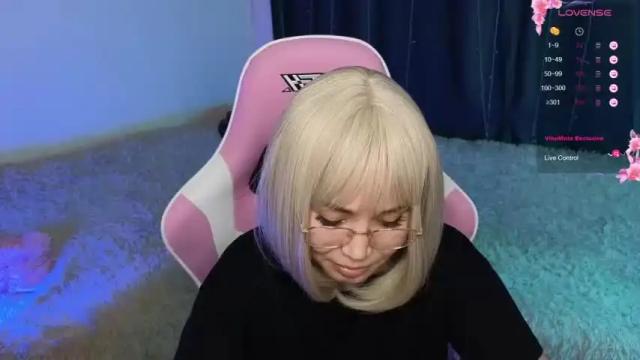 Image 6 of carefully_sofa Stream on Chaturbate on 12 months ago