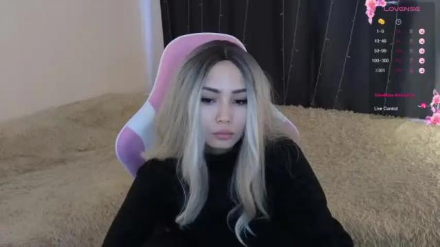 Image 2 of carefully_sofa Stream on Chaturbate on 12 months ago