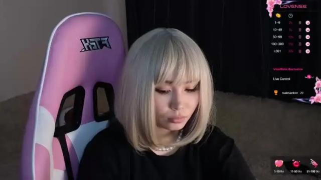 Image 8 of carefully_sofa Stream on Chaturbate on 12 months ago