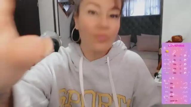 Image 6 of carinalovers Stream on Chaturbate on 25 months ago