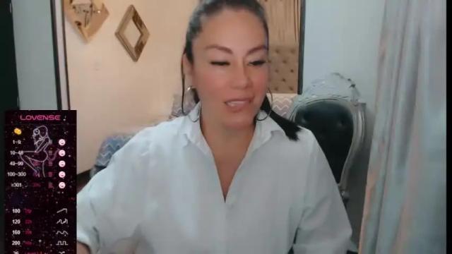 Image 8 of carinalovers Stream on Chaturbate on 23 months ago