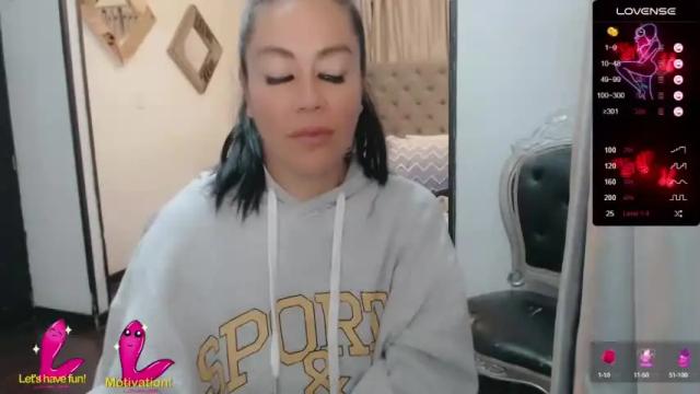 Image 6 of carinalovers Stream on Chaturbate on 23 months ago