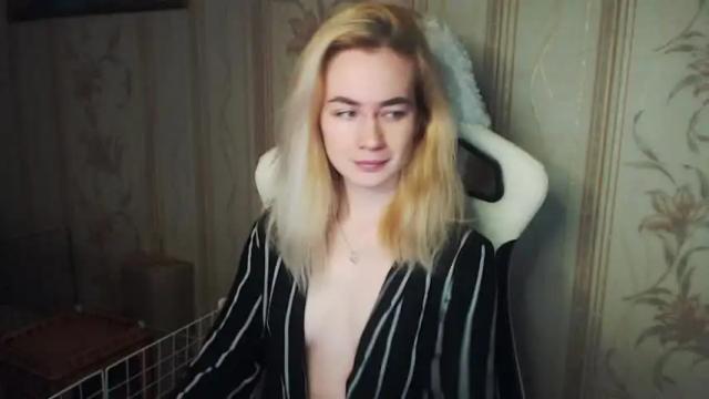 Image 4 of carinfox Stream on Chaturbate on 13 months ago