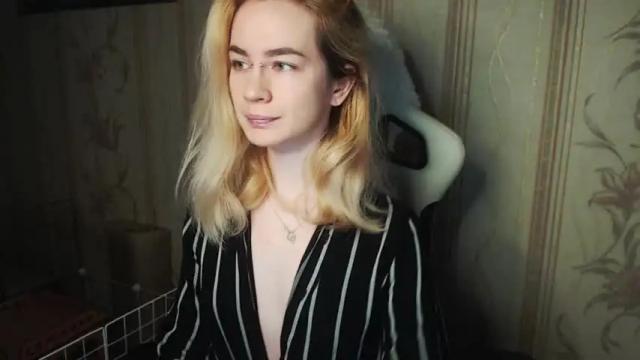 Image 2 of carinfox Stream on Chaturbate on 12 months ago