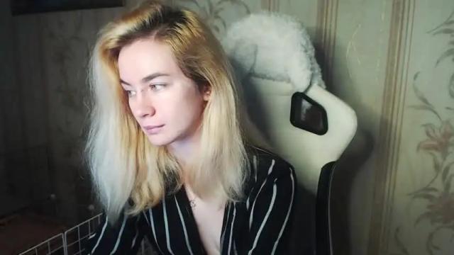 Image 12 of carinfox Stream on Chaturbate on 12 months ago