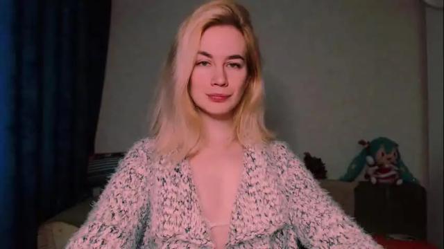 Image 3 of carinfox Stream on Chaturbate on 14 days ago