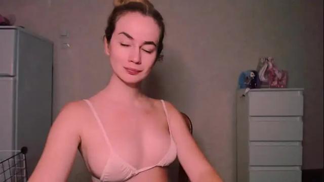 Image 4 of carinfox Stream on Chaturbate on 11 days ago