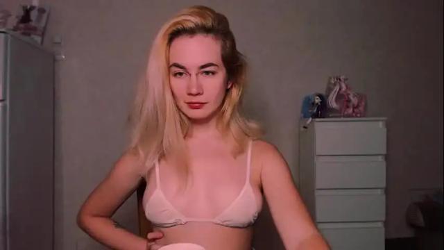 Image 10 of carinfox Stream on Chaturbate on 6 days ago