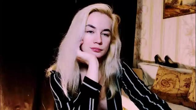 Image 2 of carinfox Stream on Chaturbate on 1 month ago