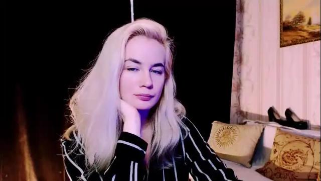 Image 3 of carinfox Stream on Chaturbate on 1 month ago