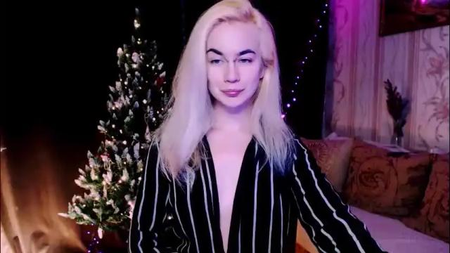 Image 3 of carinfox Stream on Chaturbate on 28 days ago