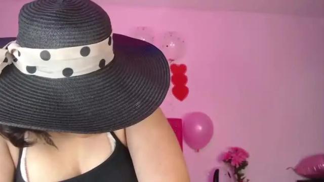Image 2 of carla_laa Stream on Chaturbate on 18 months ago