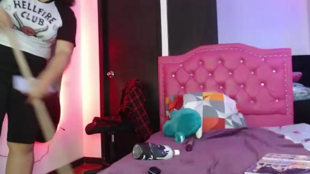 Image 2 of carla_laa Stream on Chaturbate on 16 months ago