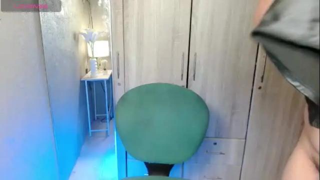 Image 11 of carlafuta Stream on Chaturbate on 1 month ago