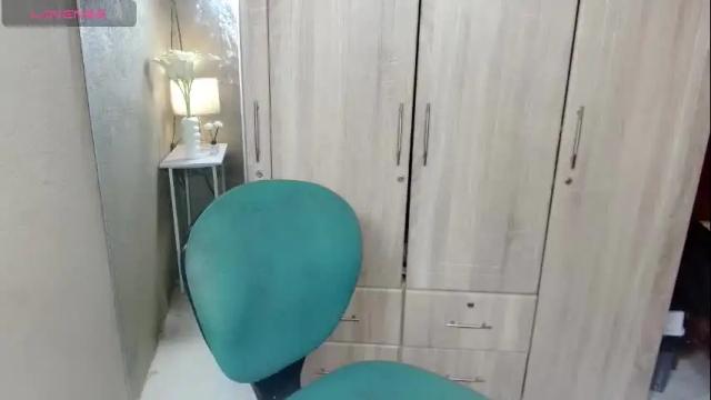 Image 4 of carlafuta Stream on Chaturbate on 28 days ago