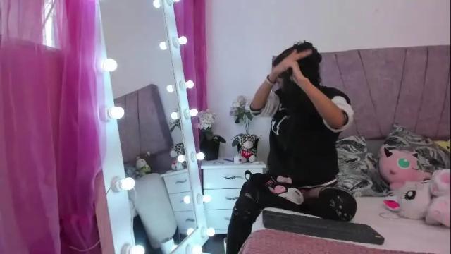 Image 6 of carlie_evans Stream on Chaturbate on 1 month ago