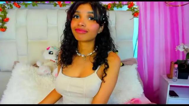 Image 2 of carlie_evans Stream on Chaturbate on 13 days ago