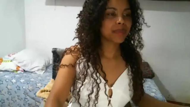 Image 6 of carlota_63 Stream on Chaturbate on 16 months ago