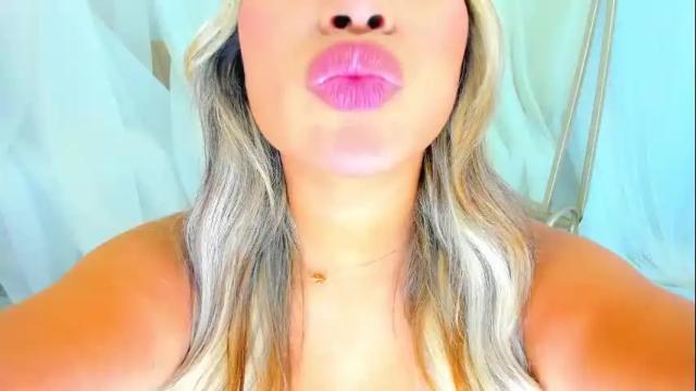 Image 6 of carlota_peach Stream on Chaturbate on 2 months ago