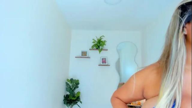 Image 3 of carlota_peach Stream on Chaturbate on 2 months ago