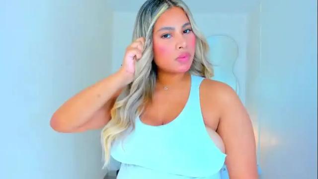 Image 3 of carlota_peach Stream on Chaturbate on 1 month ago
