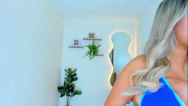 Image 4 of carlota_peach Stream on Chaturbate on 1 month ago