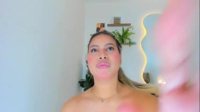 Image 2 of carlota_peach Stream on Chaturbate on 15 days ago