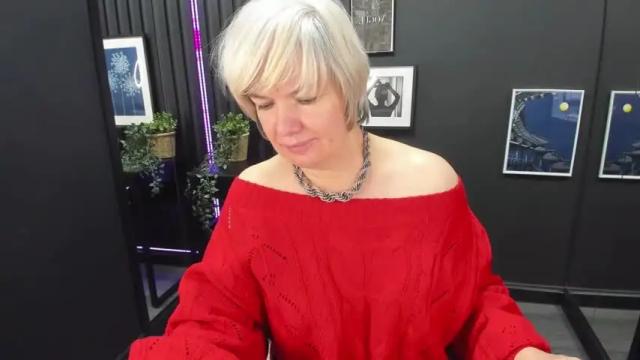 Image 12 of carmensoft Stream on Chaturbate on 19 months ago